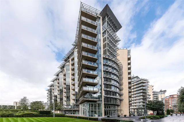 Juniper Drive, London, SW18, photo 1