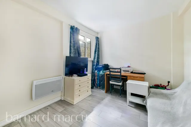 London Road, Morden, SM4, photo 3