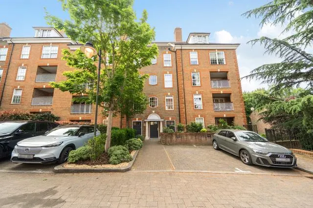 Ashridge Close, London, N3, photo 2