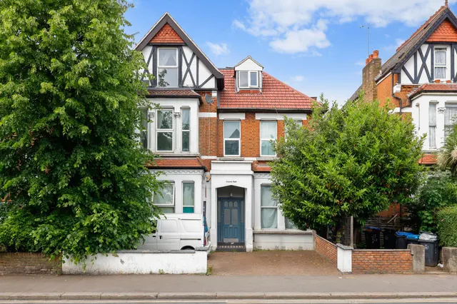 2 bedroom flat, Craven Park, London, NW10