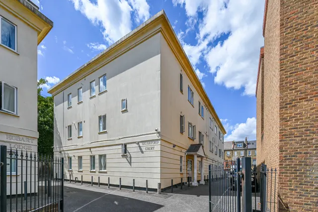 17 Waterford Court, Leeland Terrace, London, photo 1