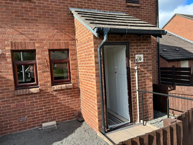 Brecknock Court, Leegomery, TF1, photo 2