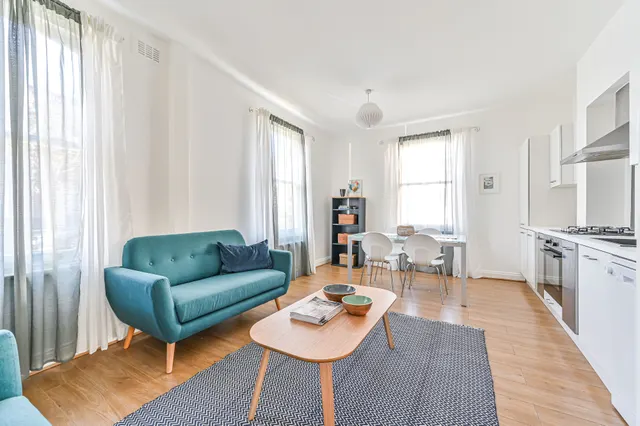 Photo 2 — 36a Prairie Street, London