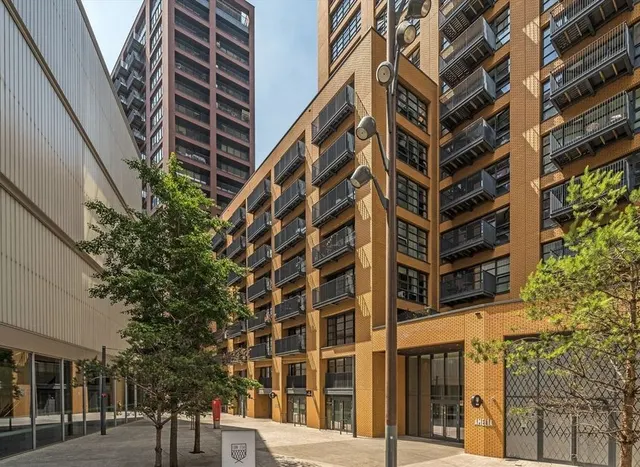 Lyell Street, Canary Wharf, E14, photo 1