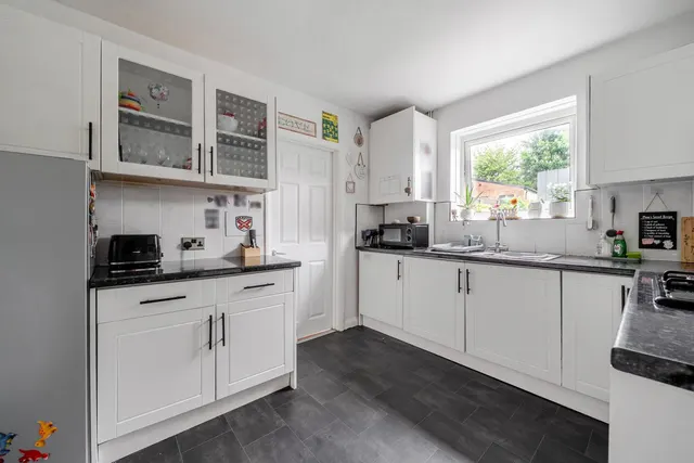 Photo 3 — Lockesley Drive, BR5