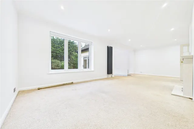 Ash Lane, Burghfield Common, RG7, photo 3