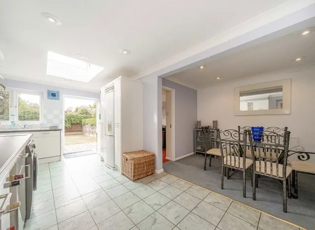 Saxonbury Avenue, Sunbury-on-thames, TW16, photo 3