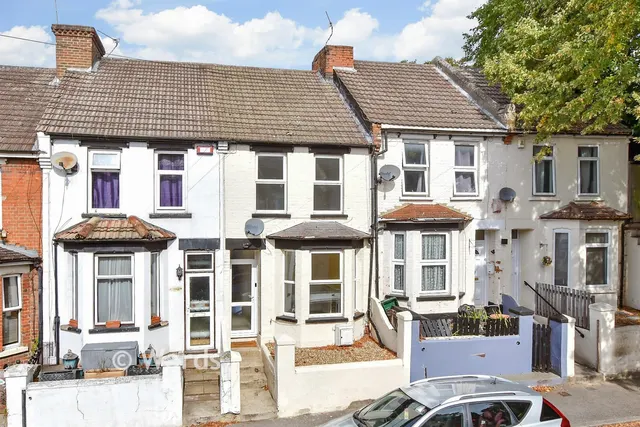 Cecil Avenue, Strood, ME2, photo 1