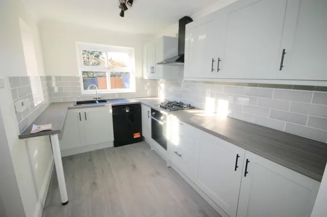 Broadacres, Bushmead, LU2, photo 3