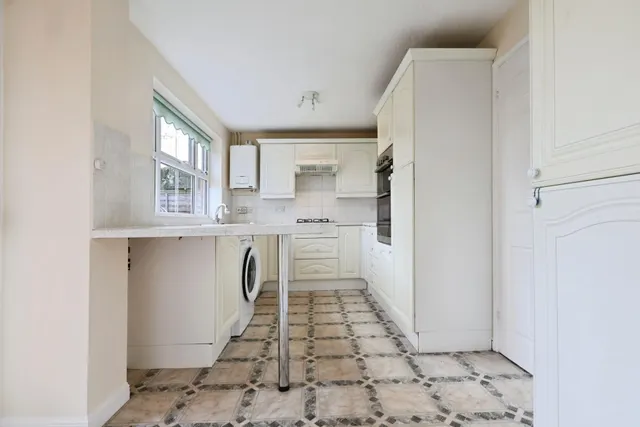 Photo 2 — Pheasant Close, Stratford-upon-Avon, CV37