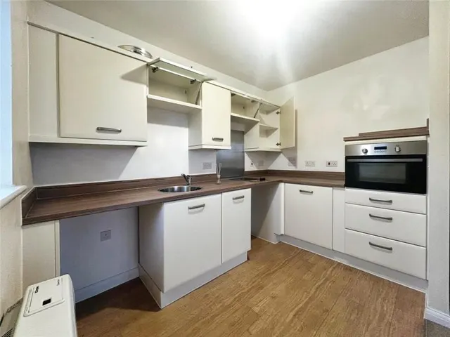 Albert Way, East Cowes, PO32, photo 2