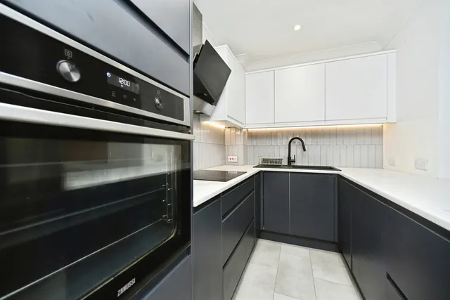Photo 3 — Adelaide Crescent, Hove