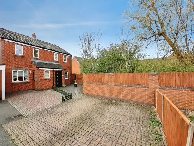 Bryony Road, Hamilton, Leicestershire, LE5, photo 1