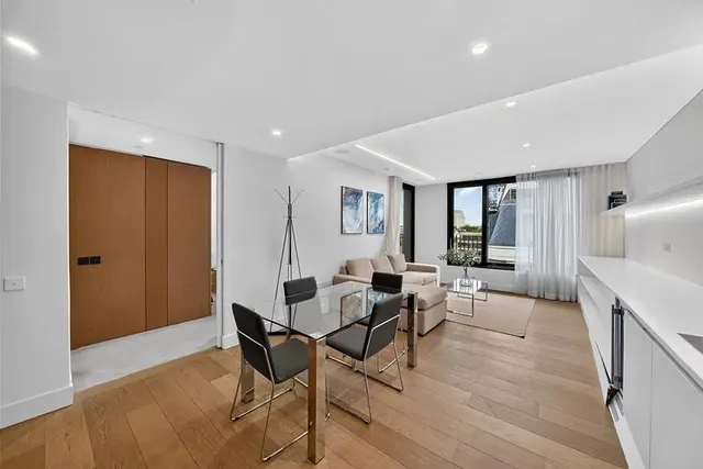 Rathbone Place, London, W1T, photo 1