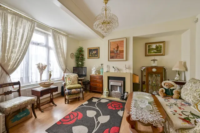 Photo 2 — 63 Central Road, Morden