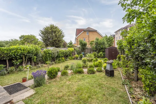 Photo 3 — 63 Central Road, Morden