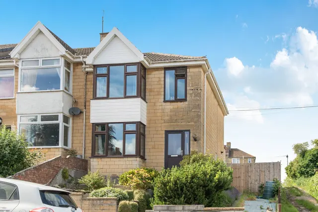 3 bedroom house — Croft Road, Bath