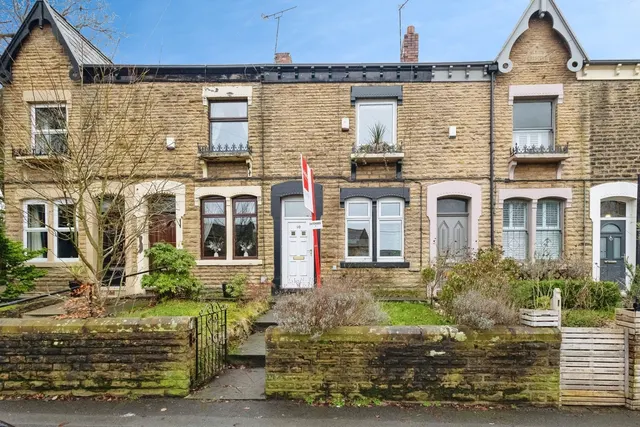 Huddersfield Road, Stalybridge, SK15, photo 1