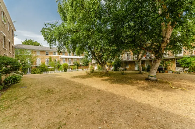 Photo 2 — 40 Langford Green, London
