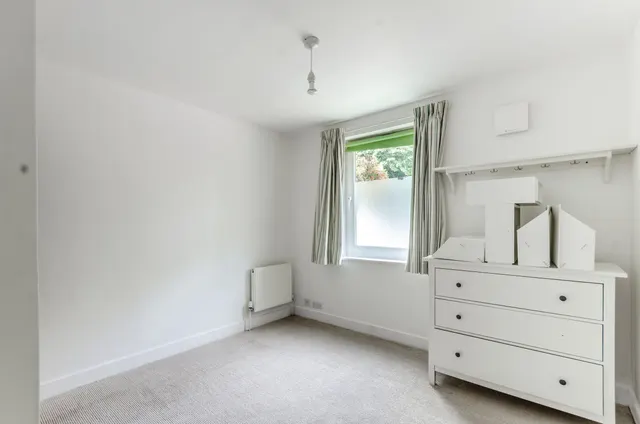 Photo 3 — 40 Langford Green, London