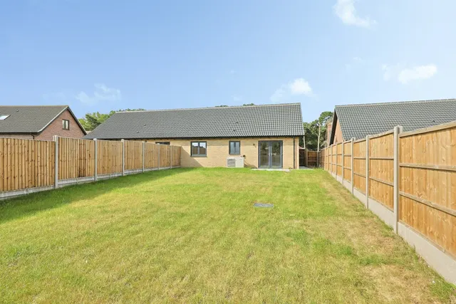 Shrubland Drive, Beetley, NR20, photo 2
