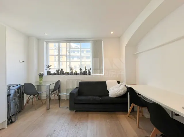 Cylde Square, London, E14, photo 1