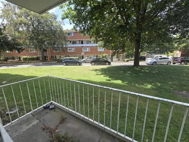 Photo 3 — Wanborough Drive, London SW15