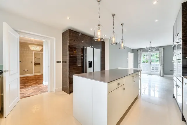 Photo 2 — Mornington Drive Winchester SO22
