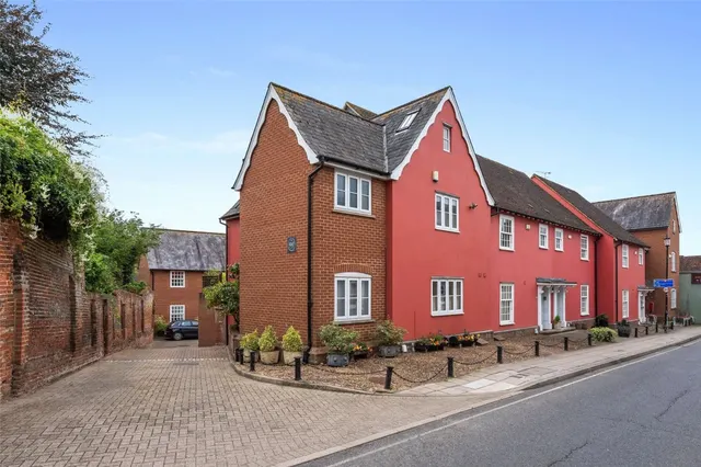 with 4 bedrooms in Saffron Walden, CB10, photo 1