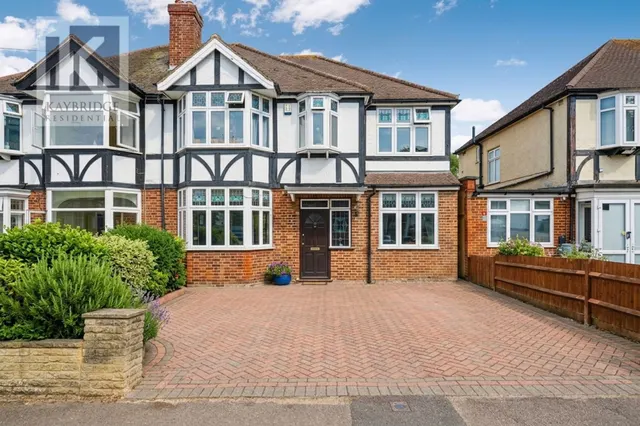 Stoneleigh Avenue, Worcester Park, KT4, photo 1