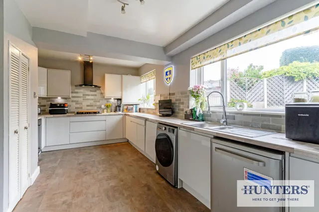 Coppice Wood Avenue, Yeadon, LS19, photo 3