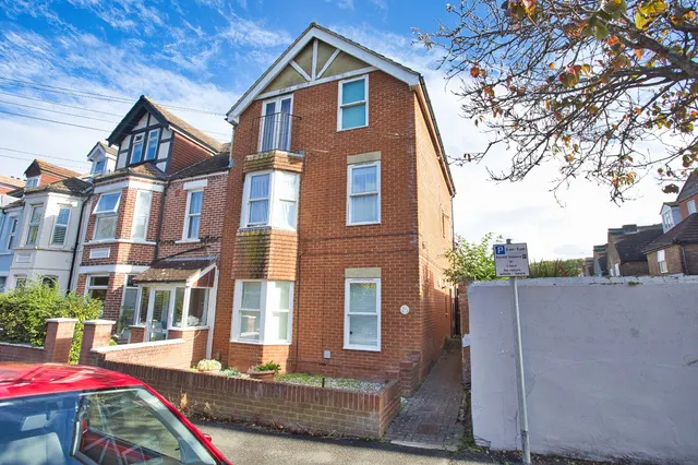 1 bedroom flat, Bournemouth Gardens, Folkestone, CT19