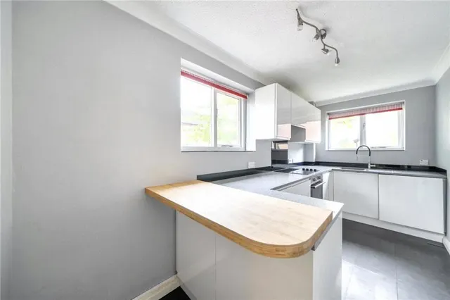Whittaker Court, Woodfield, KT21, photo 2