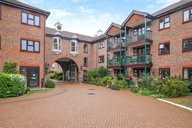 Wraymead Place, Reiga, RH2, photo 1