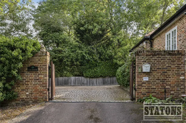 Photo 2 — Dancers Lane, Bentley Heath, Hertfordshire, EN5 4RX