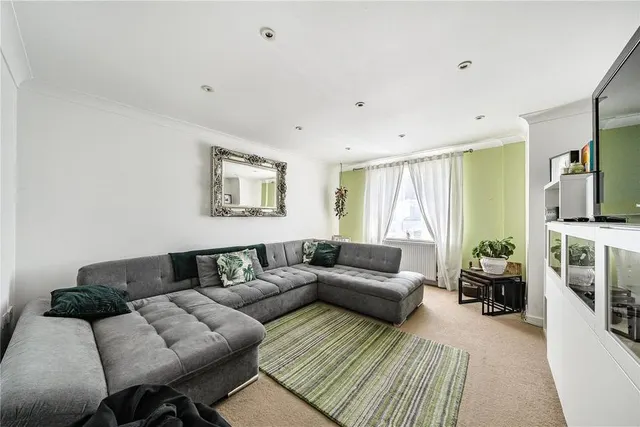 Hanger Court, Knaphill, GU21, photo 2