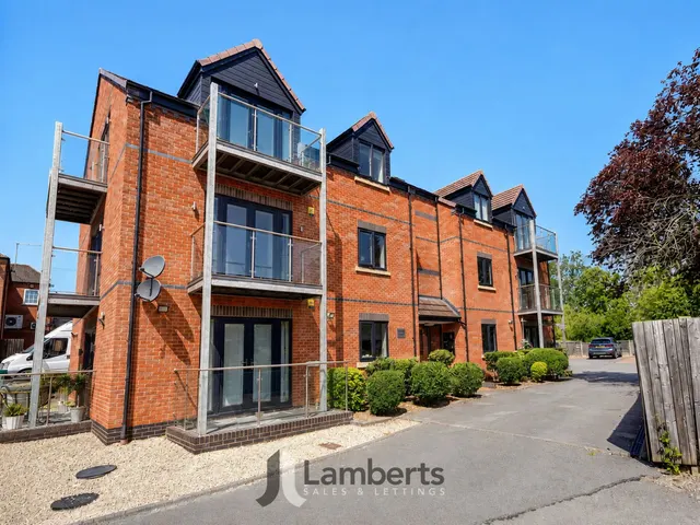 4 Brookes Close, Studley, photo 1