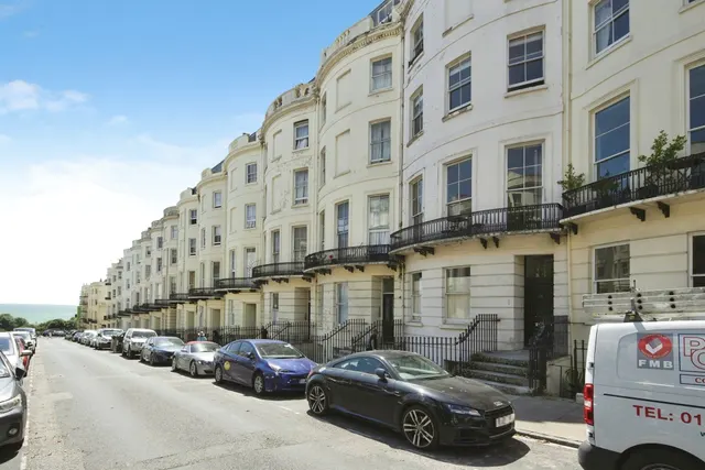 Brunswick Place, Hove, photo 1