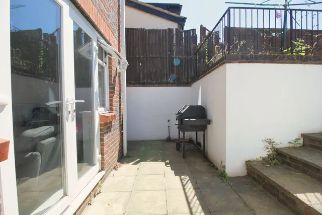 Photo 3 — Earlsbrook Road
