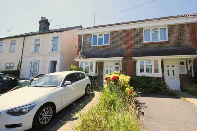 Earlsbrook Road, photo 1