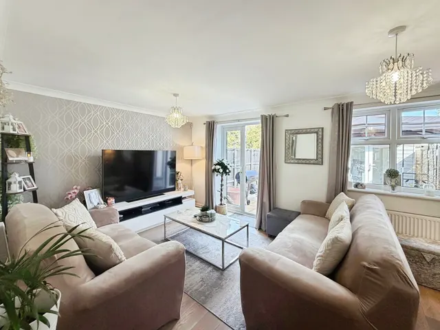 Photo 2 — Alfonso Close, Aldershot, Hampshire, GU12 4HJ