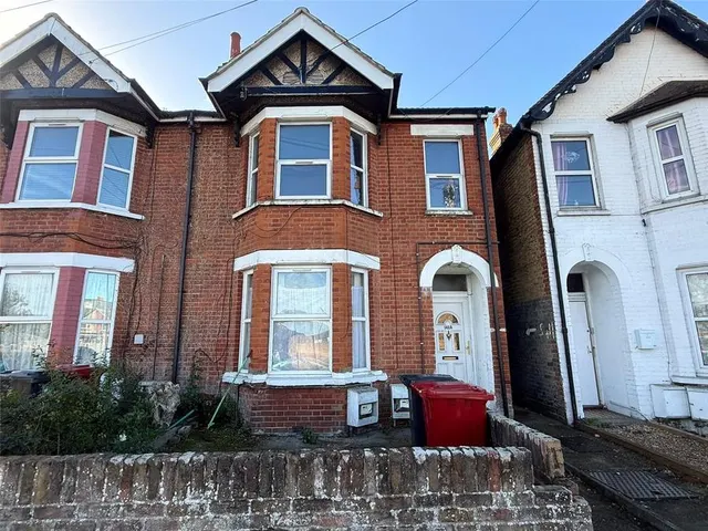 Wellington Street, Slough, SL1, photo 1
