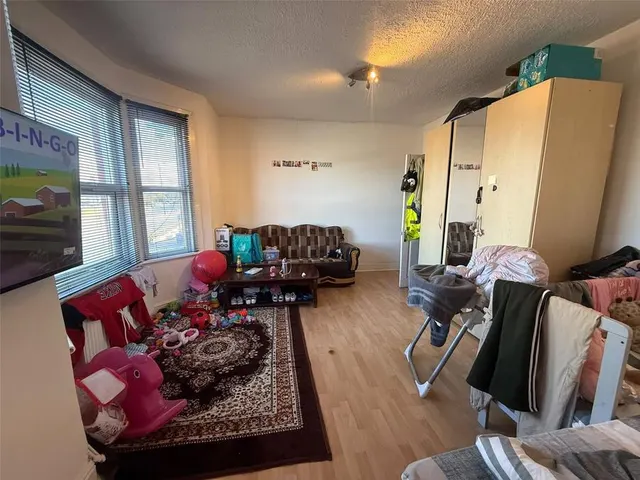 Wellington Street, Slough, SL1, photo 3