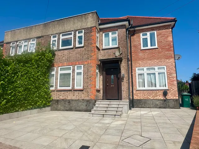 Saddlescombe Way, London, N12, photo 2