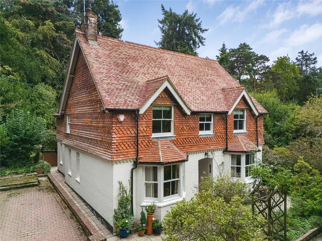 Highercombe Road, Haslemere, GU27, photo 1