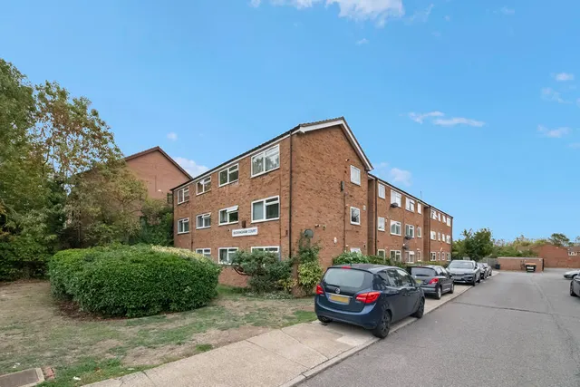 Church Road, Northolt, UB5, photo 1
