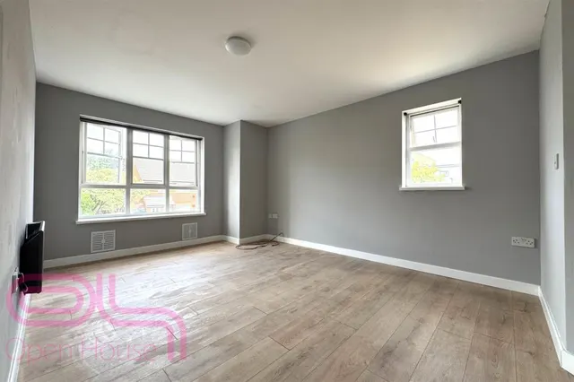 Newcombe Gardens, Hounslow, TW4, photo 2