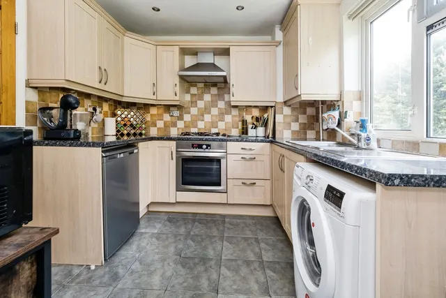 Photo 3 — Croft Lodge Close, Woodford Green, IG8