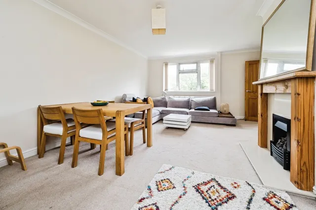Photo 2 — Croft Lodge Close, Woodford Green, IG8