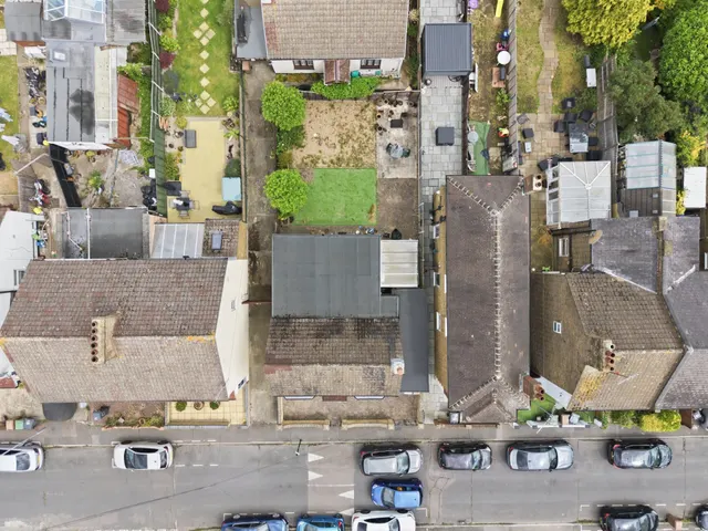 Photo 3 — Westward Road, London, E4 8QJ